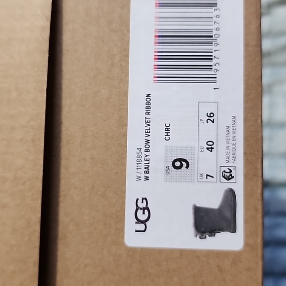 Ugg Bailey Bow Velvet Ribbon GREY Size 9 NWT - Picture 2 of 9